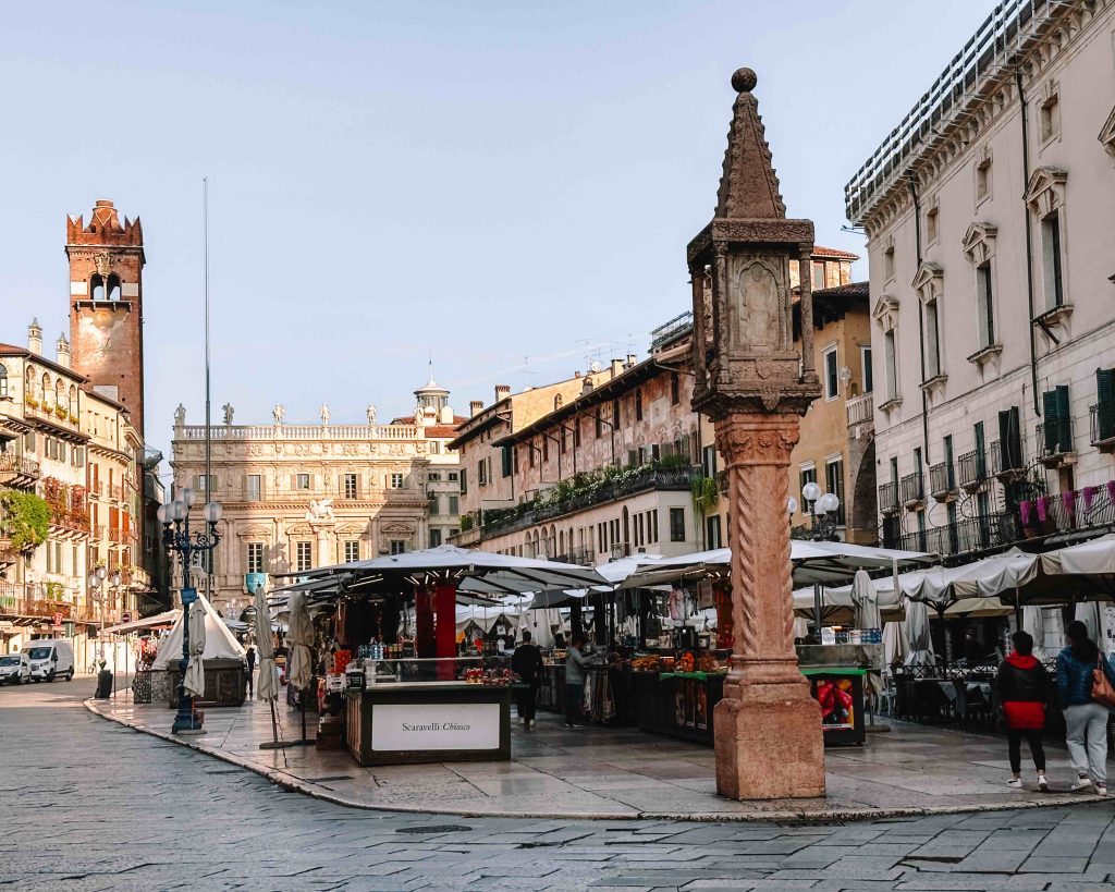 Delle Erbe Meydanı Verona